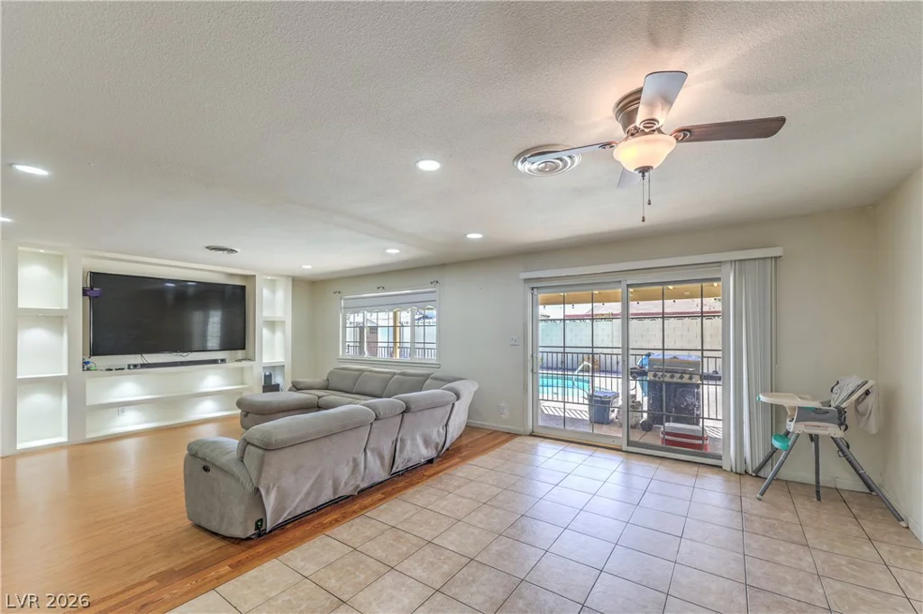 4161 Royalhill, Las Vegas, NV 89121