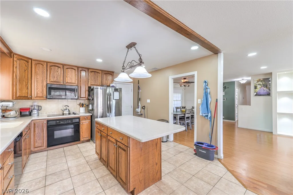 4161 Royalhill, Las Vegas, NV 89121
