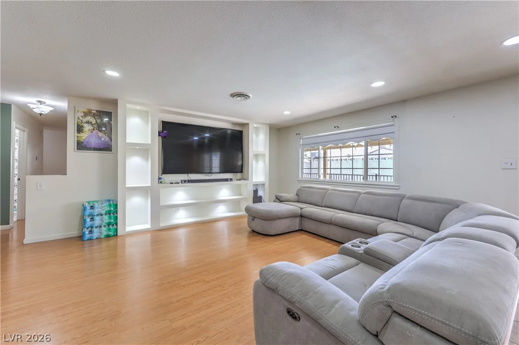 4161 Royalhill, Las Vegas, NV 89121