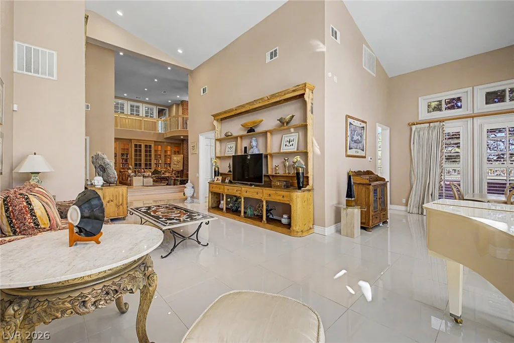1105 Broadmoor, Las Vegas, NV 89109