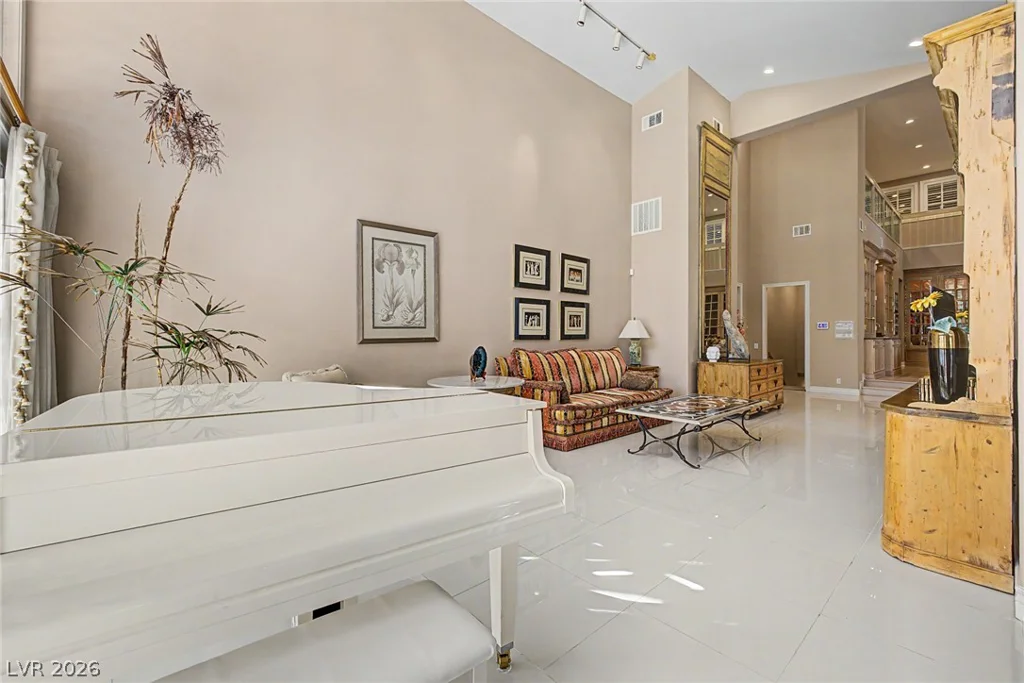 1105 Broadmoor, Las Vegas, NV 89109