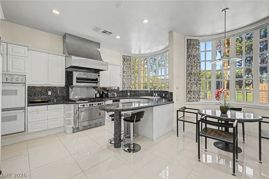 1105 Broadmoor, Las Vegas, NV 89109