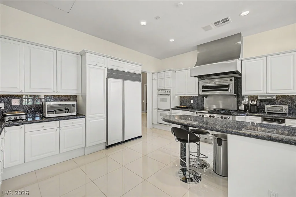 1105 Broadmoor, Las Vegas, NV 89109