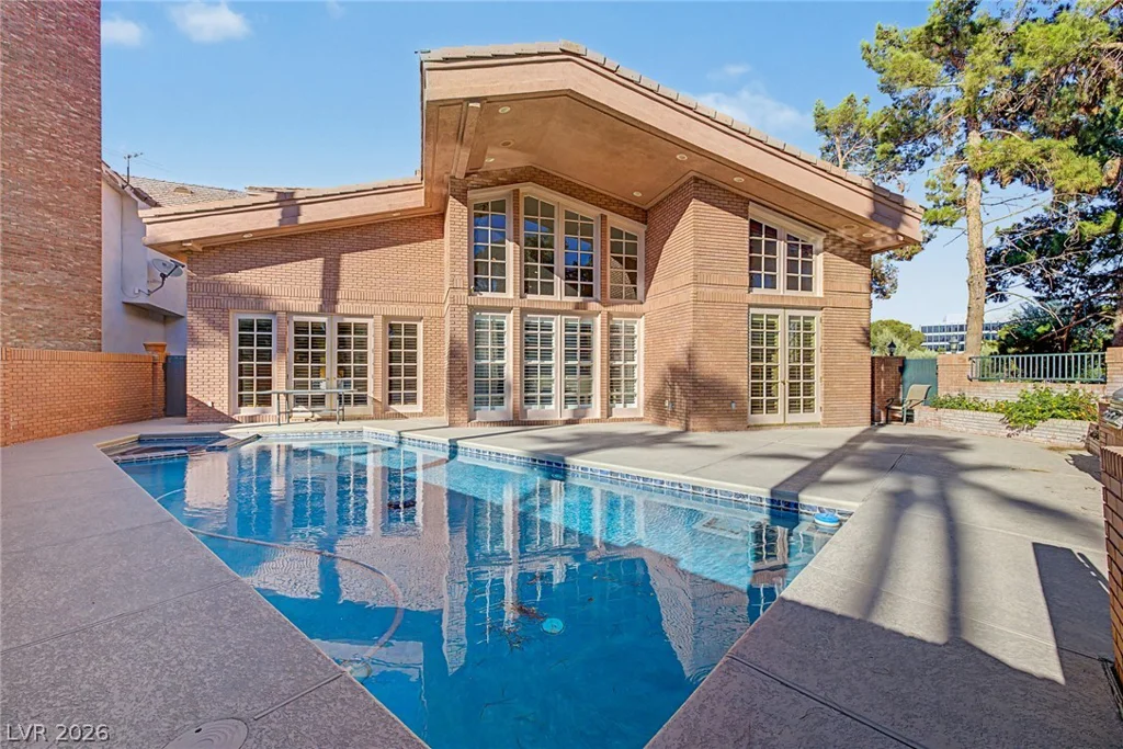 1105 Broadmoor, Las Vegas, NV 89109