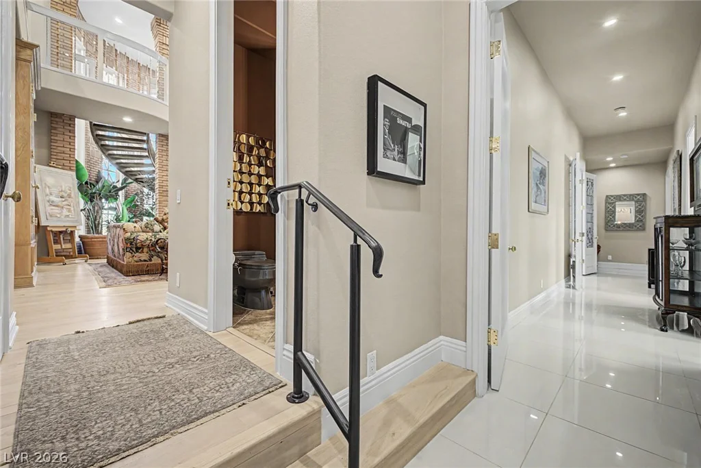 1105 Broadmoor, Las Vegas, NV 89109