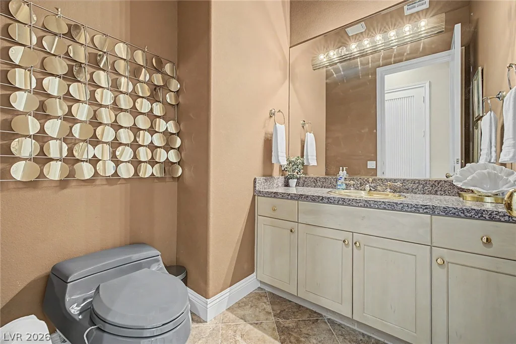 1105 Broadmoor, Las Vegas, NV 89109