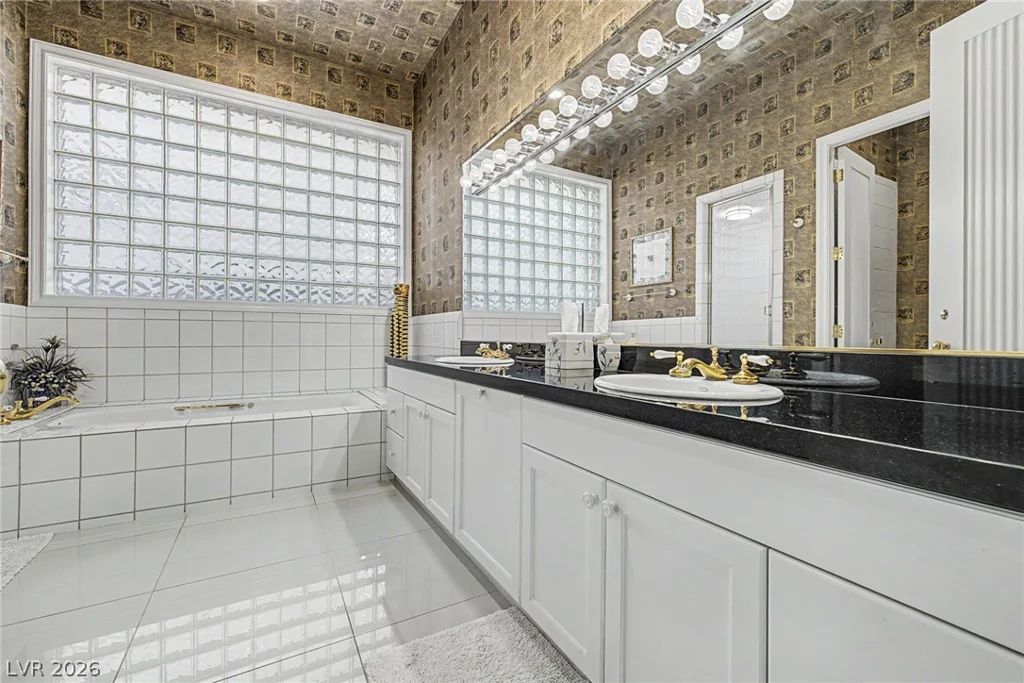 1105 Broadmoor, Las Vegas, NV 89109