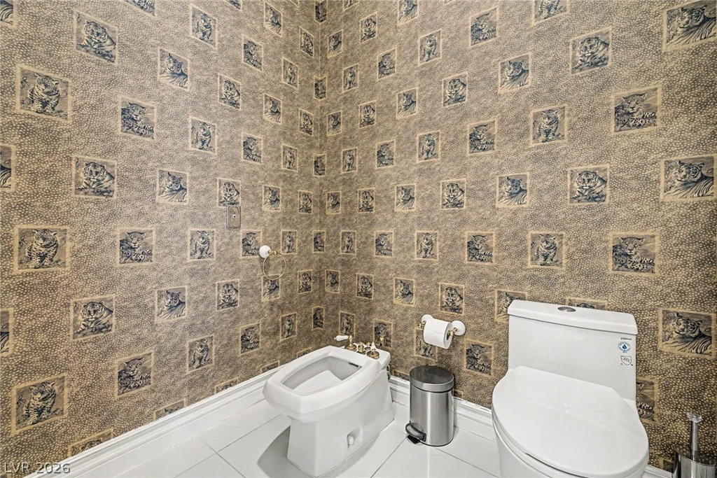 1105 Broadmoor, Las Vegas, NV 89109
