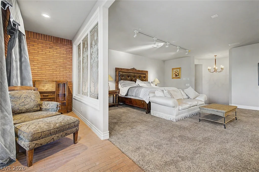 1105 Broadmoor, Las Vegas, NV 89109