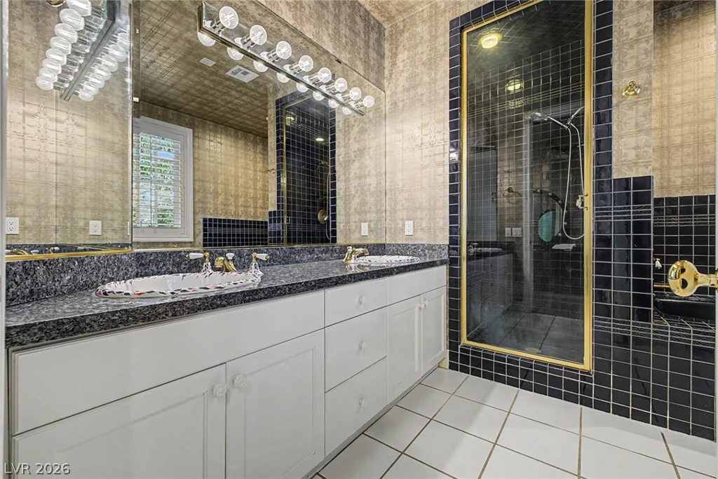 1105 Broadmoor, Las Vegas, NV 89109