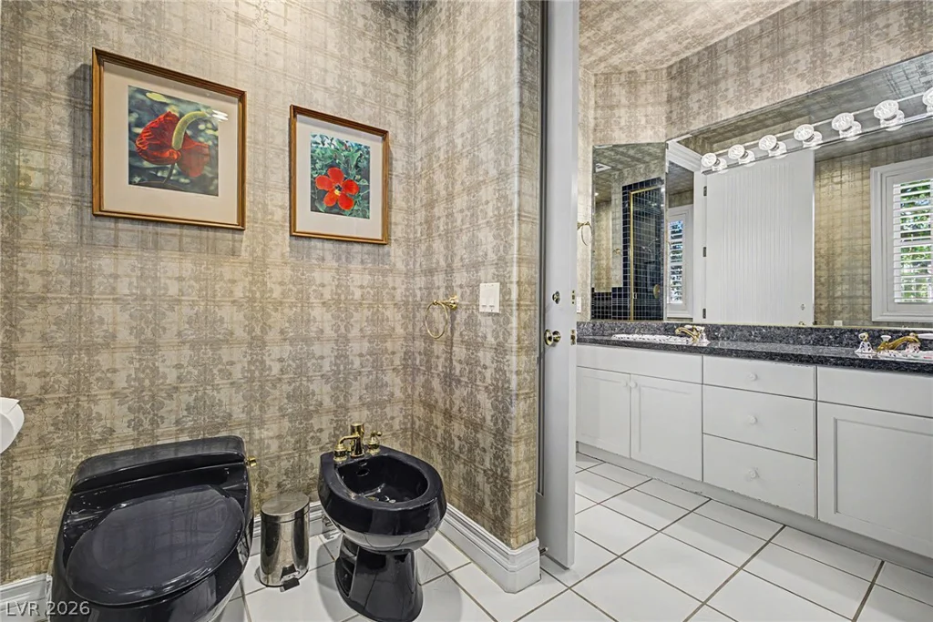 1105 Broadmoor, Las Vegas, NV 89109