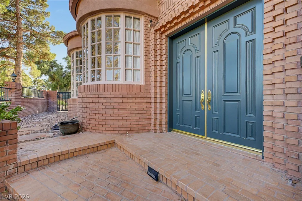 1105 Broadmoor, Las Vegas, NV 89109