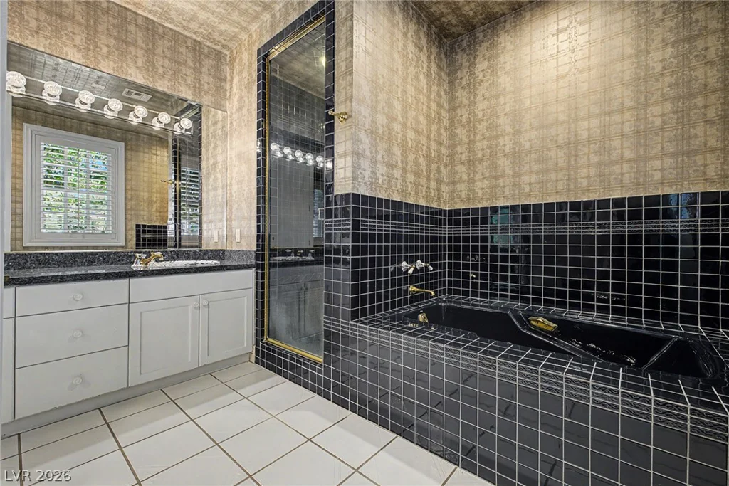 1105 Broadmoor, Las Vegas, NV 89109