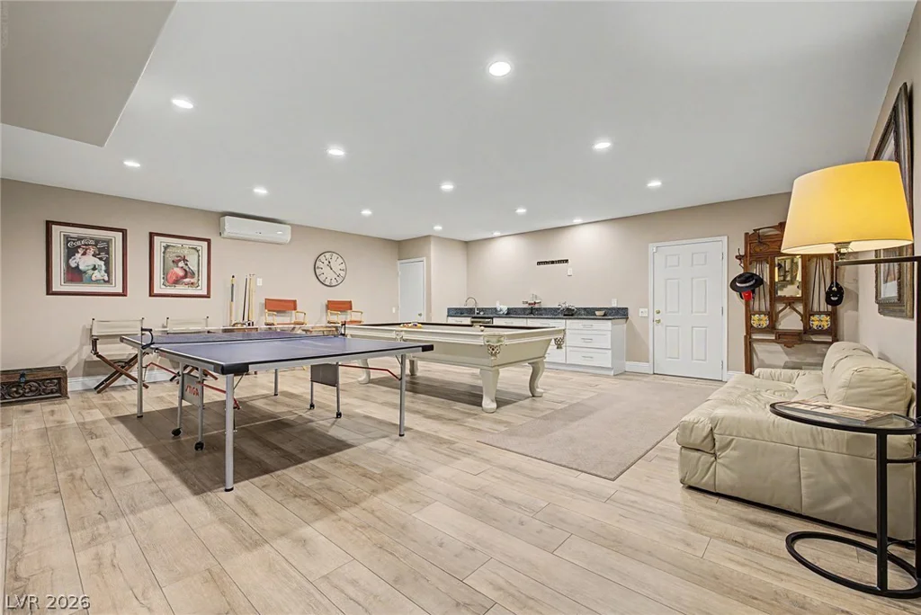 1105 Broadmoor, Las Vegas, NV 89109