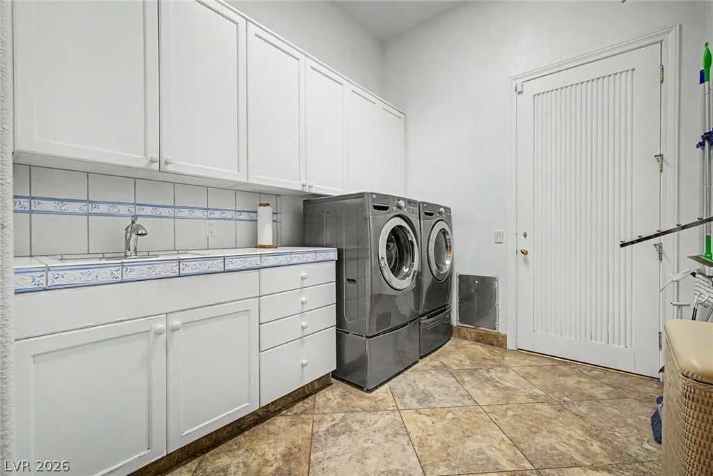 1105 Broadmoor, Las Vegas, NV 89109