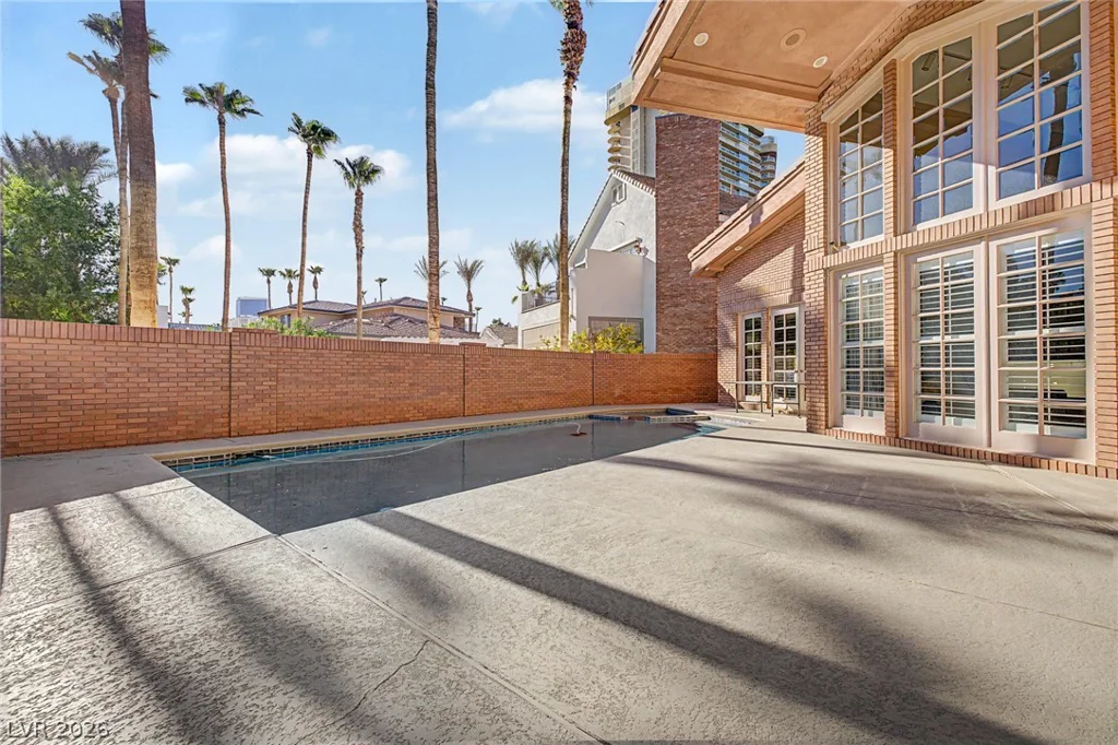 1105 Broadmoor, Las Vegas, NV 89109
