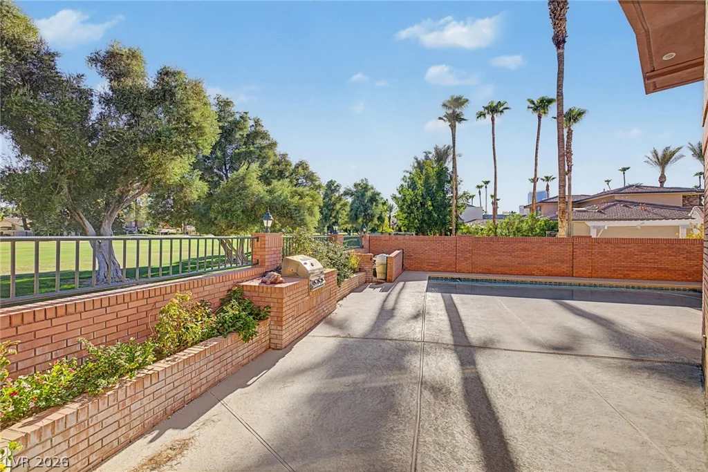 1105 Broadmoor, Las Vegas, NV 89109