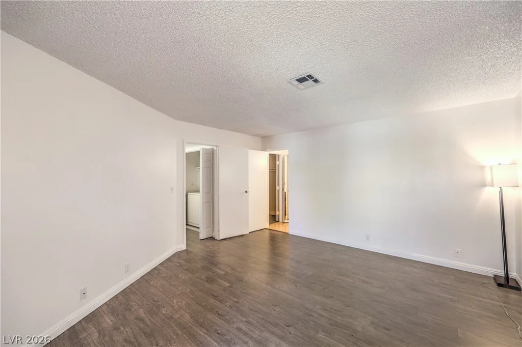 5181 Pioneer, Las Vegas, NV 89146