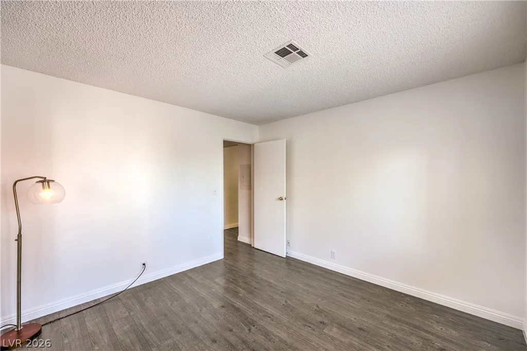 5181 Pioneer, Las Vegas, NV 89146