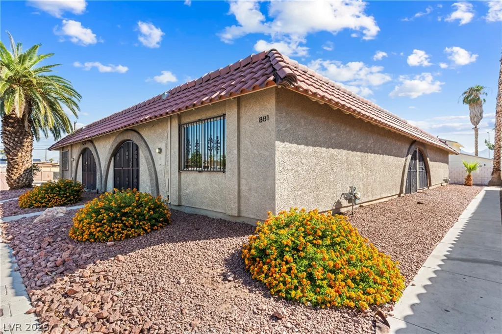 881 Mantis, Las Vegas, NV 89110
