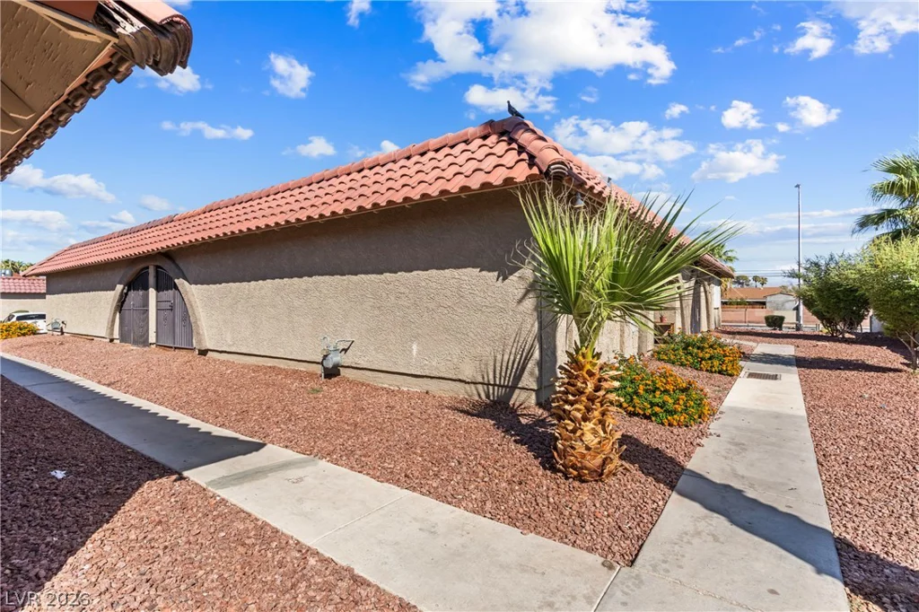 881 Mantis, Las Vegas, NV 89110