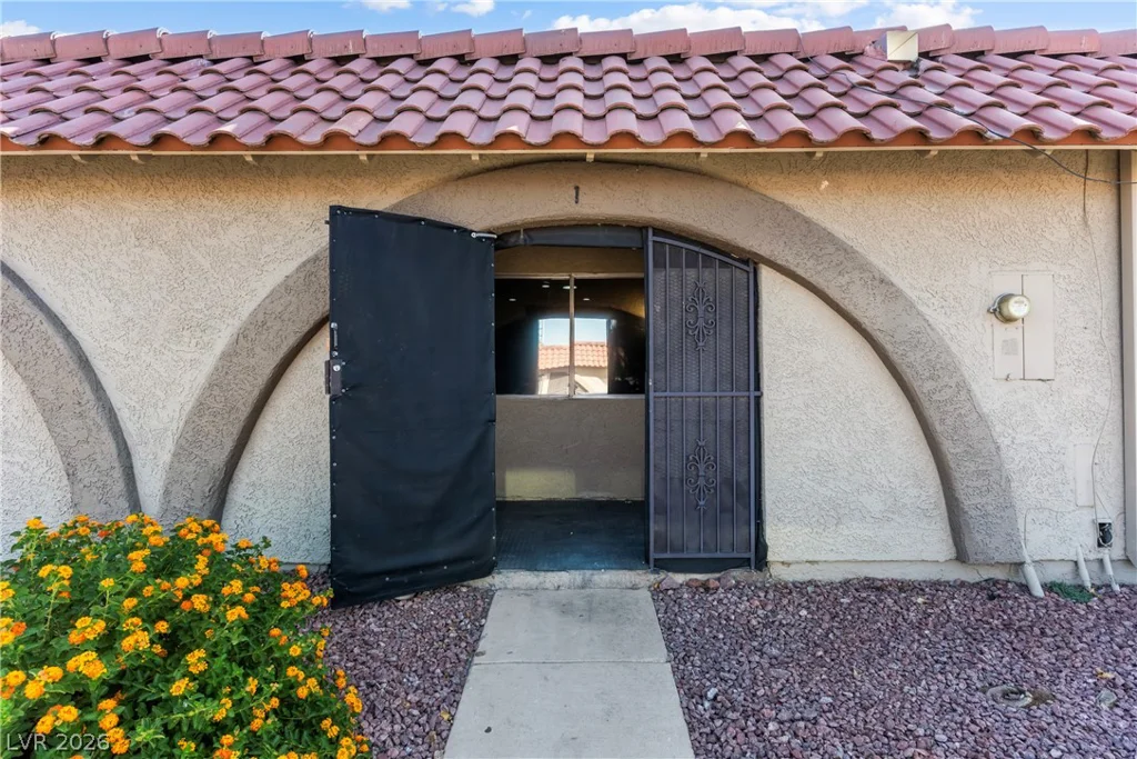 881 Mantis, Las Vegas, NV 89110