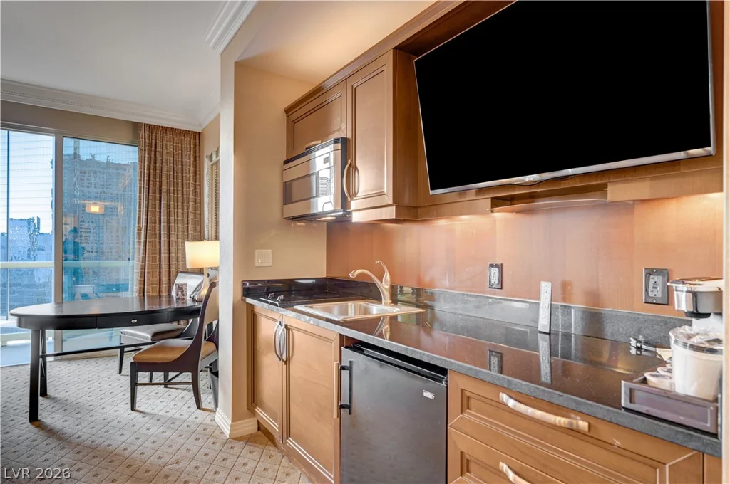 125 Harmon, Las Vegas, NV 89109
