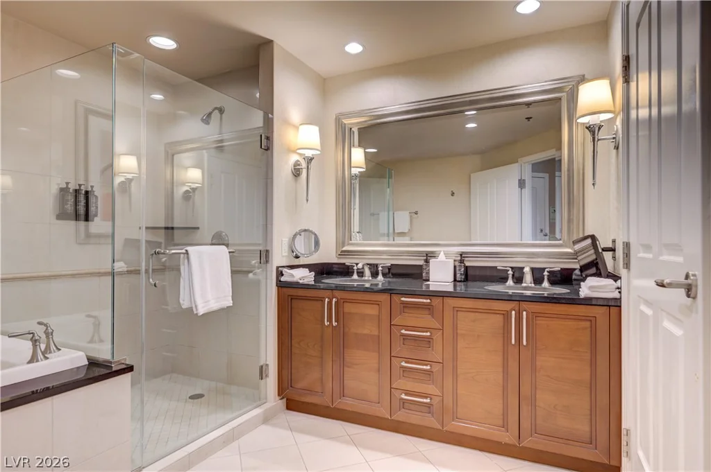125 Harmon, Las Vegas, NV 89109