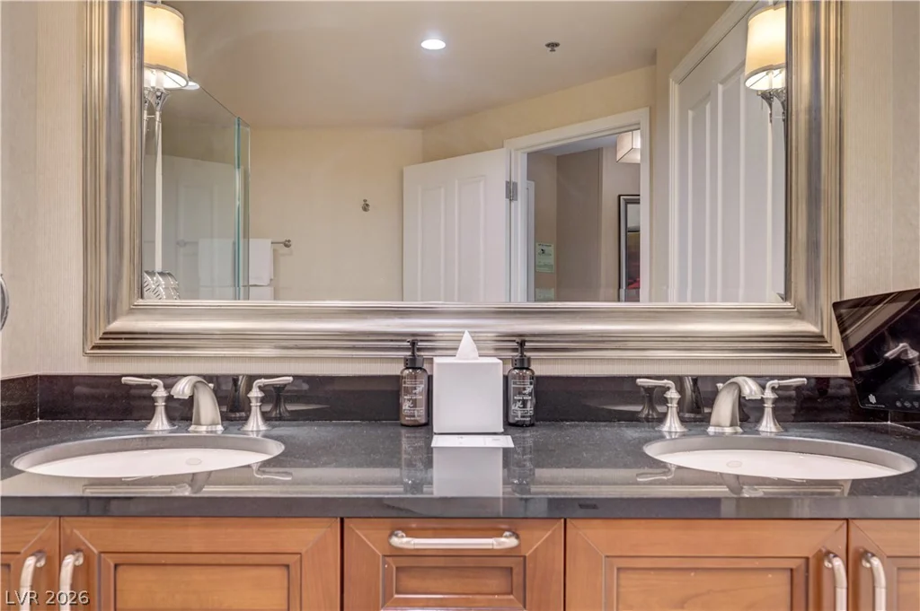 125 Harmon, Las Vegas, NV 89109
