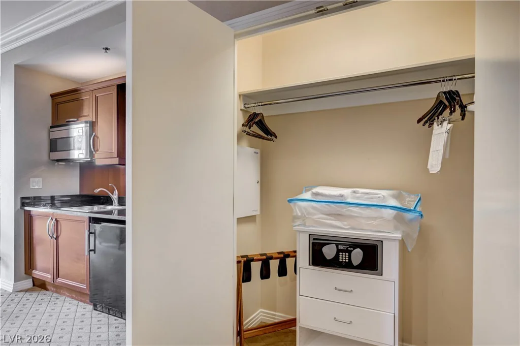 125 Harmon, Las Vegas, NV 89109