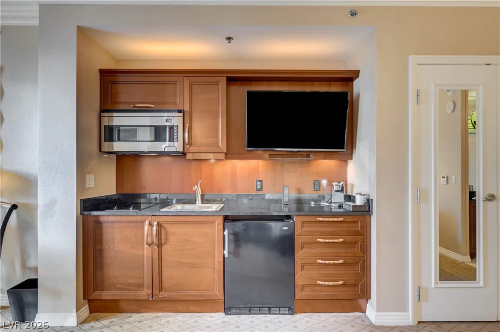 125 Harmon, Las Vegas, NV 89109