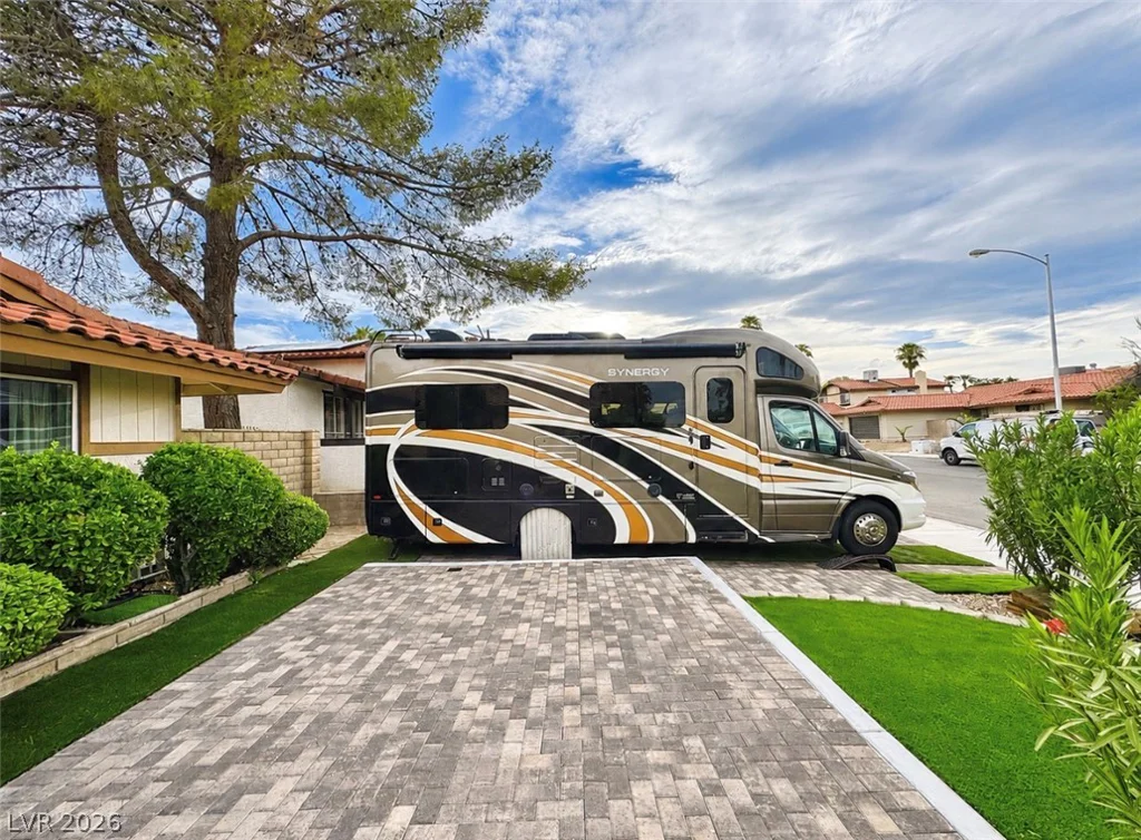5323 Holbrook, Las Vegas, NV 89103