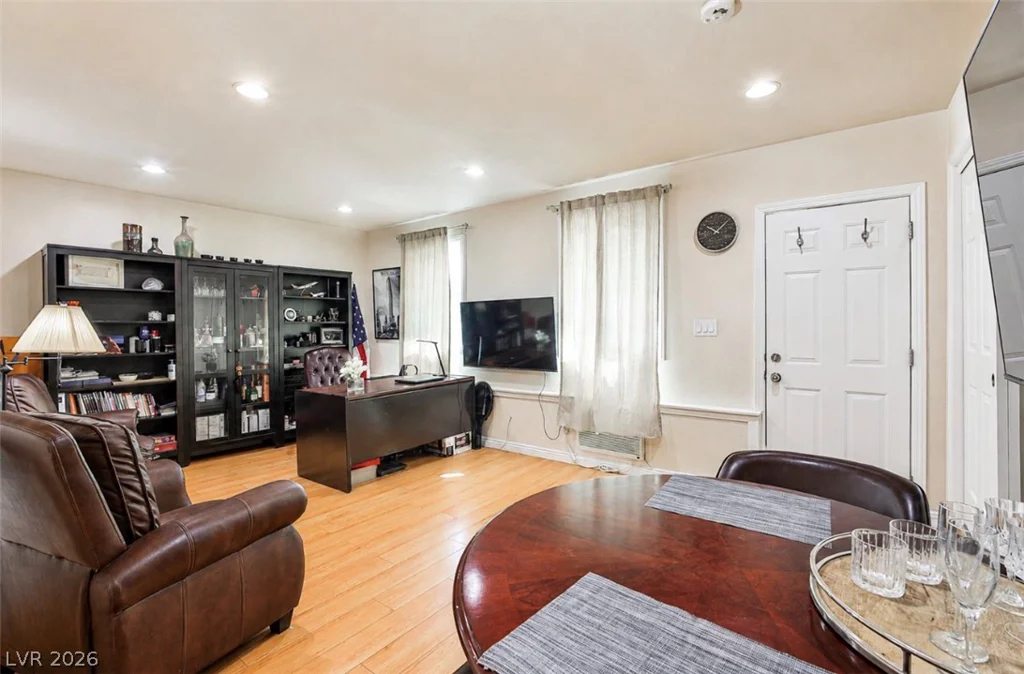 5323 Holbrook, Las Vegas, NV 89103
