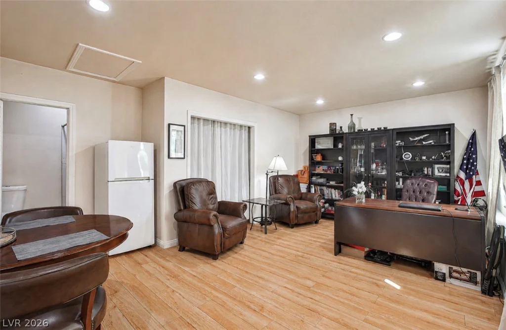 5323 Holbrook, Las Vegas, NV 89103