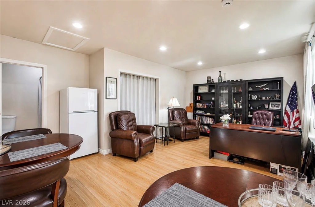 5323 Holbrook, Las Vegas, NV 89103