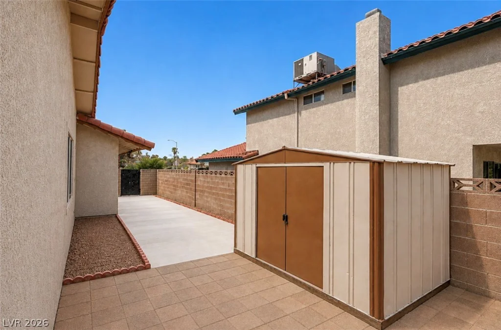 5323 Holbrook, Las Vegas, NV 89103