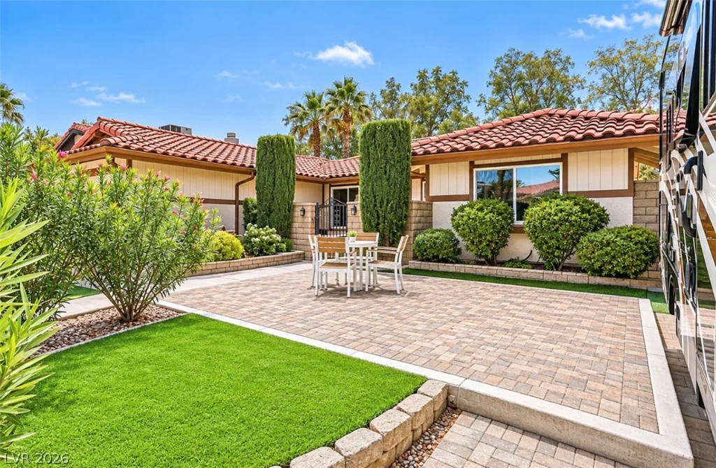 5323 Holbrook, Las Vegas, NV 89103