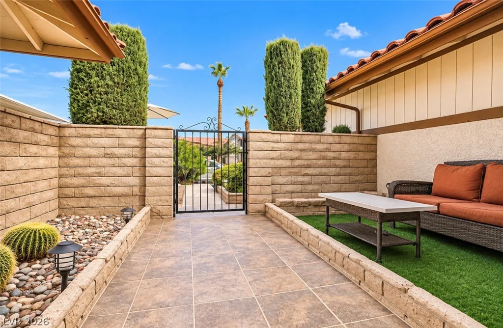 5323 Holbrook, Las Vegas, NV 89103