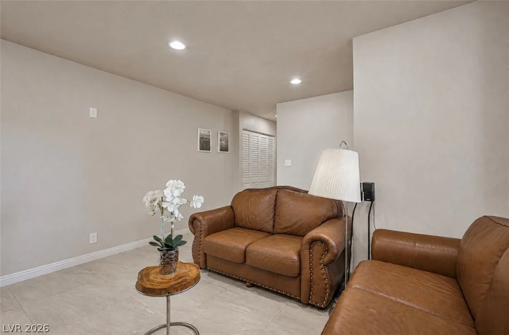 5323 Holbrook, Las Vegas, NV 89103