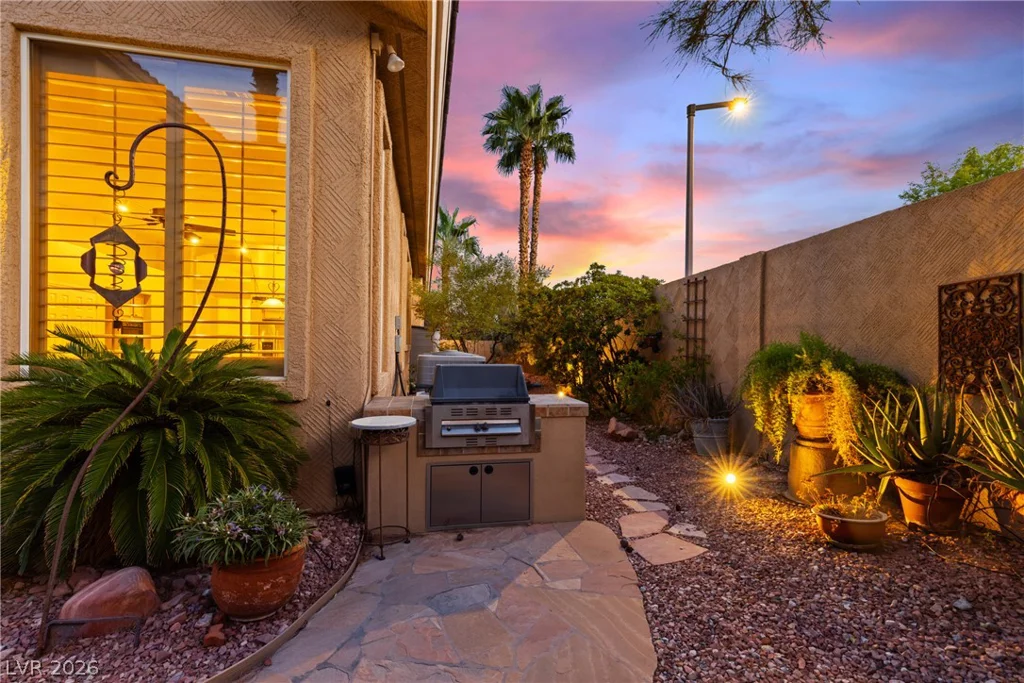 9716 Cameo Rose, Las Vegas, NV 89134
