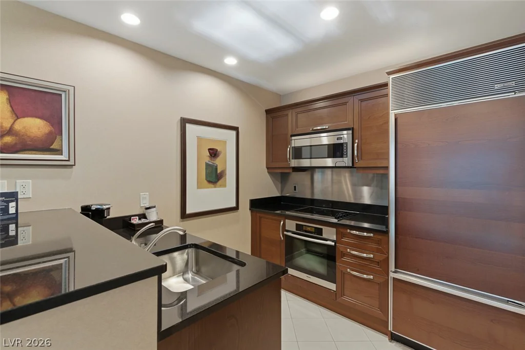 125 Harmon, Las Vegas, NV 89109