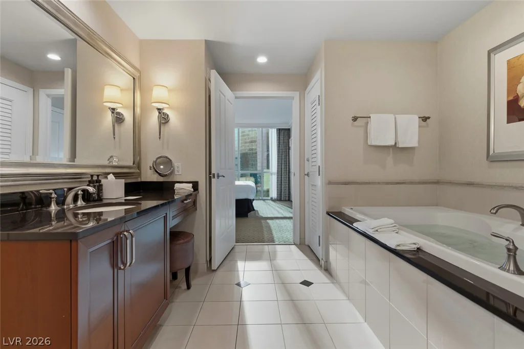 125 Harmon, Las Vegas, NV 89109