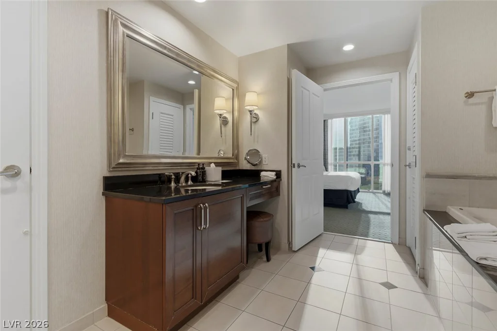 125 Harmon, Las Vegas, NV 89109