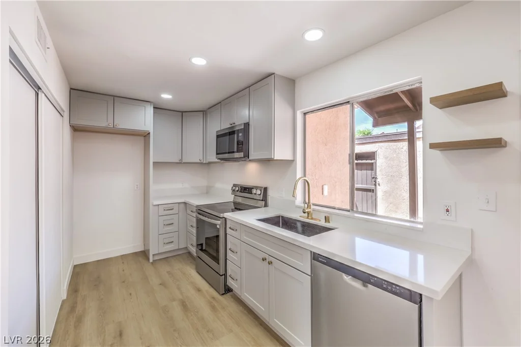 513 Starfire, Las Vegas, NV 89107