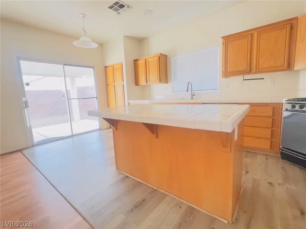 7941 Blue Brook, Las Vegas, NV 89147