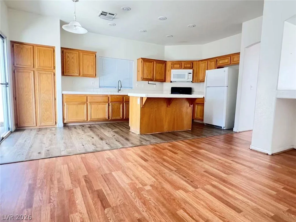 7941 Blue Brook, Las Vegas, NV 89147