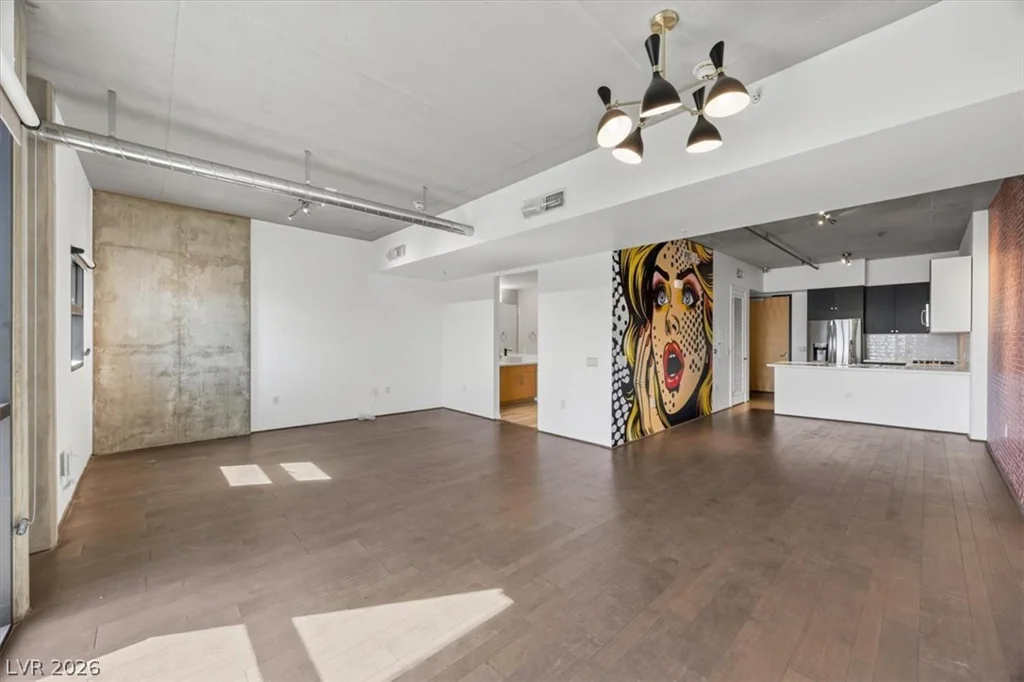 353 Bonneville, Las Vegas, NV 89101