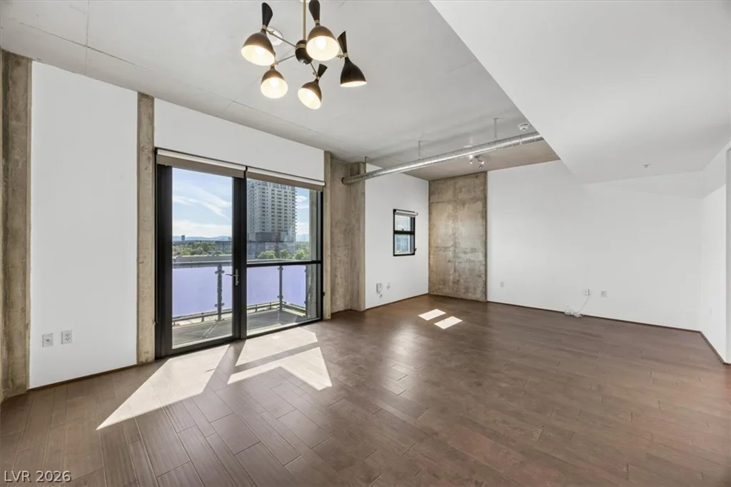 353 Bonneville, Las Vegas, NV 89101