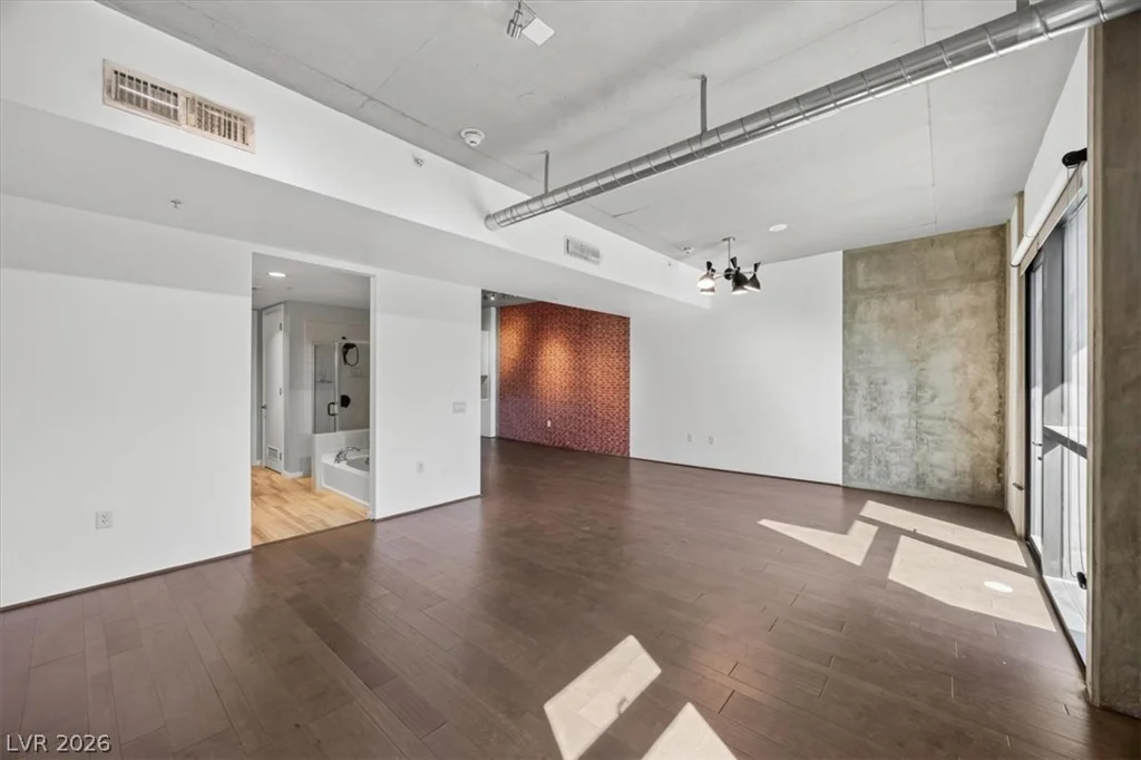 353 Bonneville, Las Vegas, NV 89101