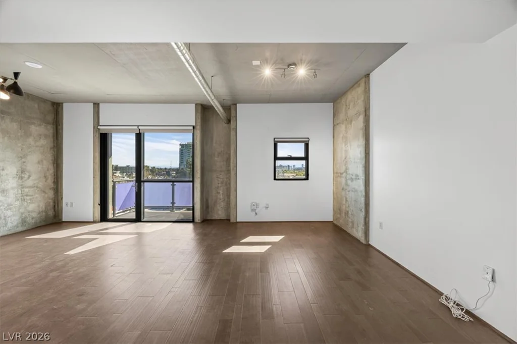 353 Bonneville, Las Vegas, NV 89101